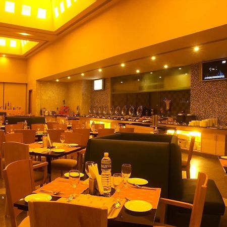 Radha Hometel Bengaluru Restauracja zdjęcie